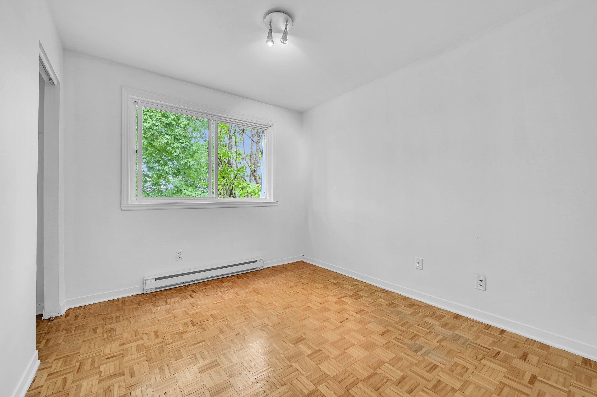 









350


Rue Bouchard

, 9,
Granby,




QC
J2G8S5

