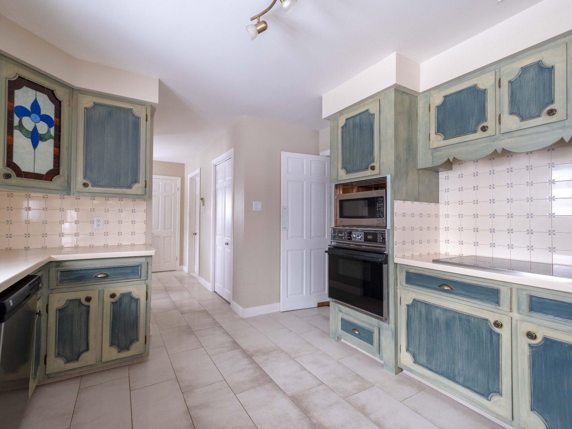 









6100


Rue De Grandpré

,
Sorel-Tracy,




QC
J3R4E9

