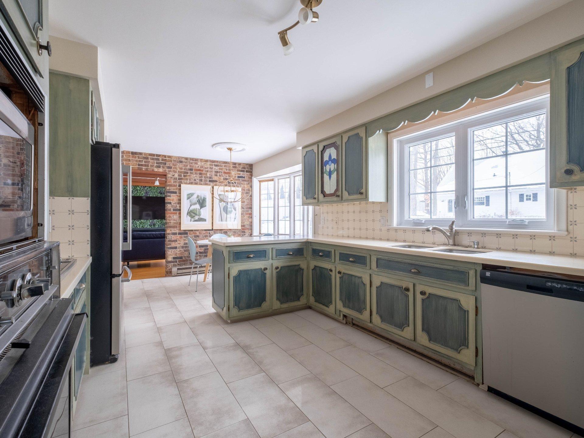 









6100


Rue De Grandpré

,
Sorel-Tracy,




QC
J3R4E9

