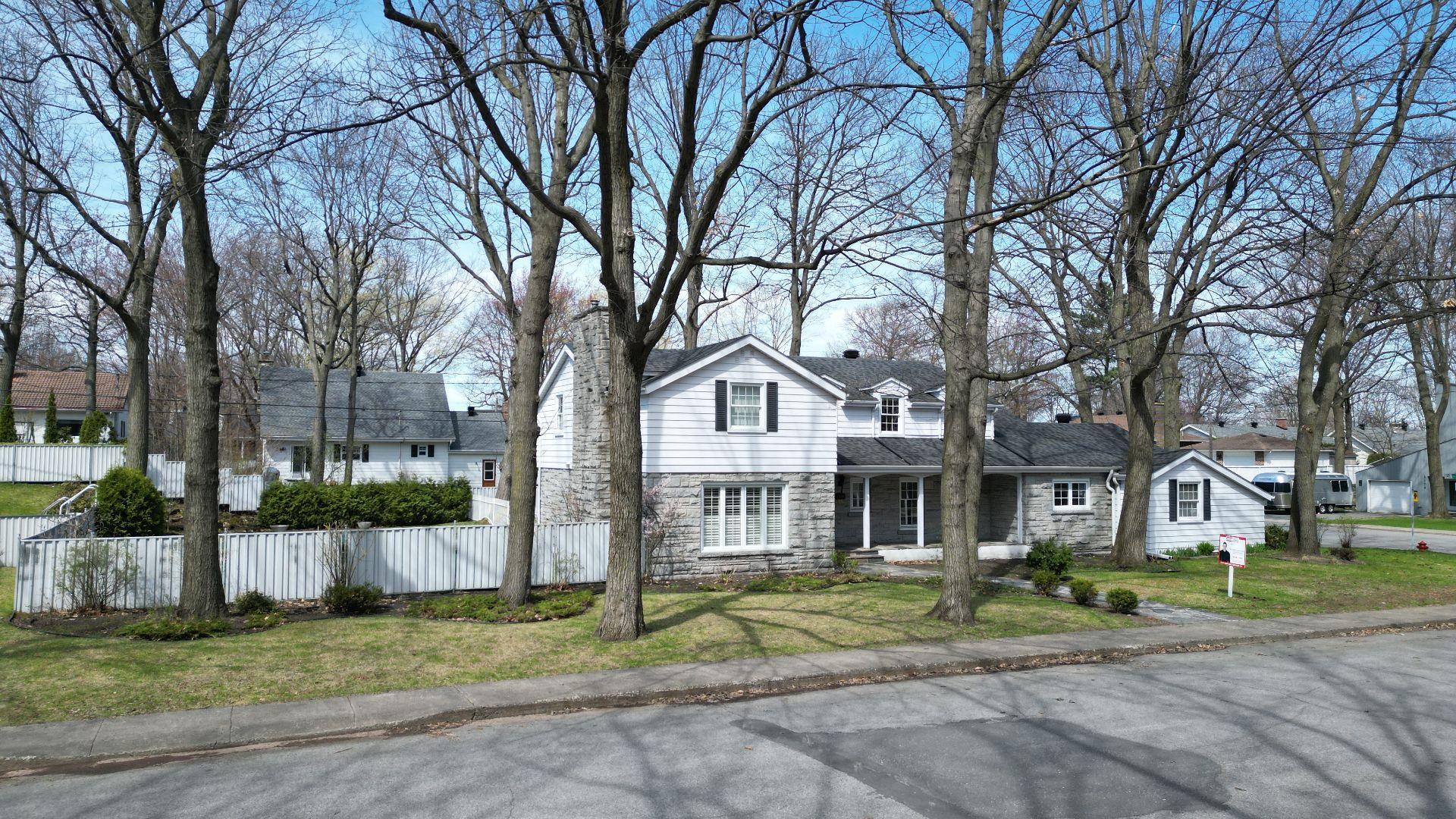 









6100


Rue De Grandpré

,
Sorel-Tracy,




QC
J3R4E9

