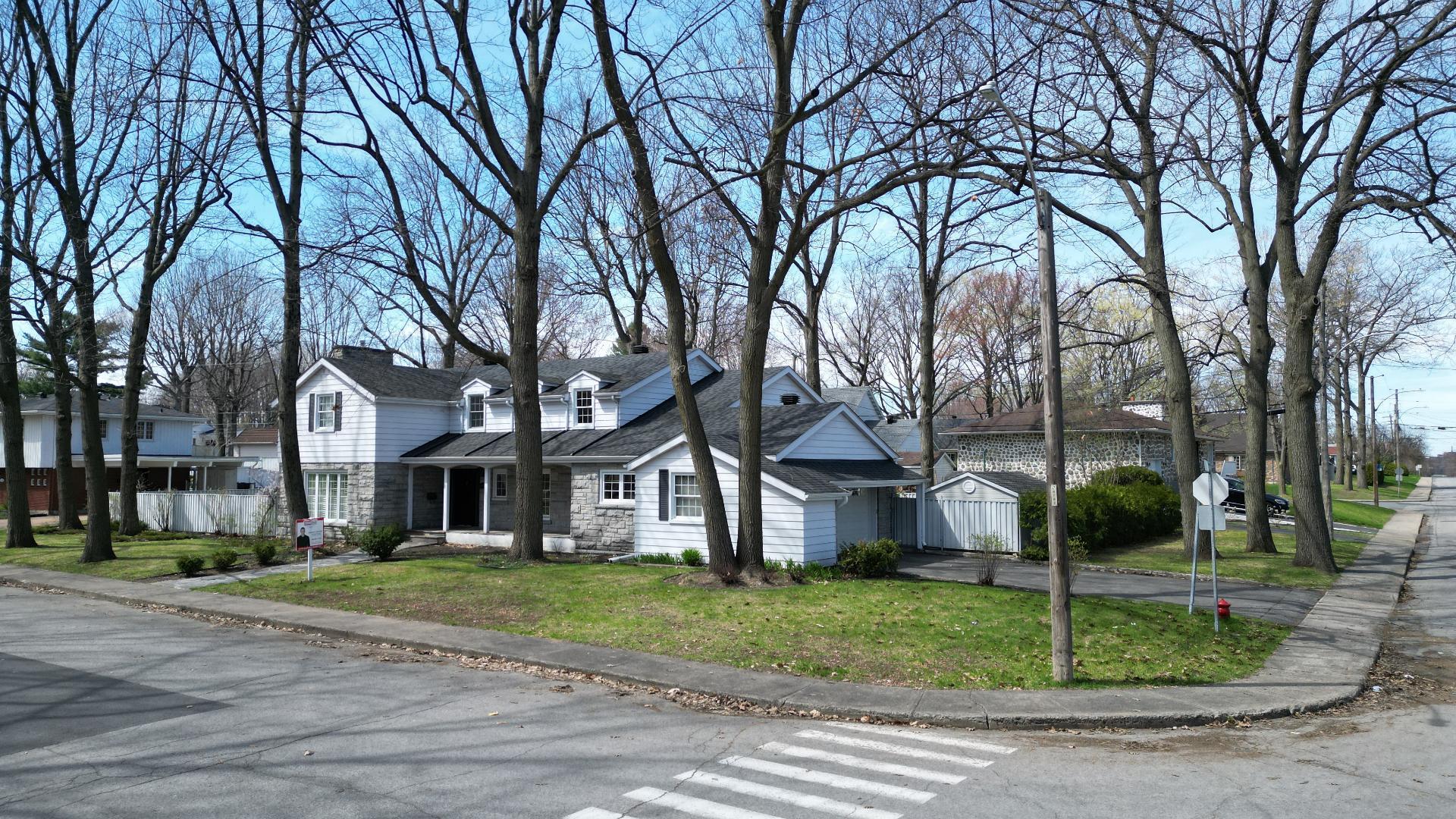 









6100


Rue De Grandpré

,
Sorel-Tracy,




QC
J3R4E9

