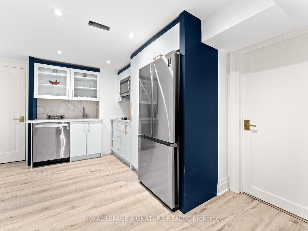 









108


Winchester

Lane,
Richmond Hill,




ON
L4C 6Y7

