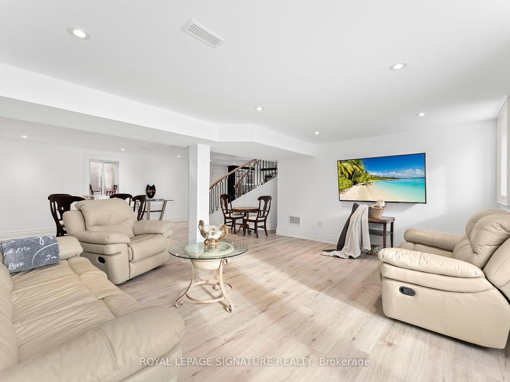 









108


Winchester

Lane,
Richmond Hill,




ON
L4C 6Y7

