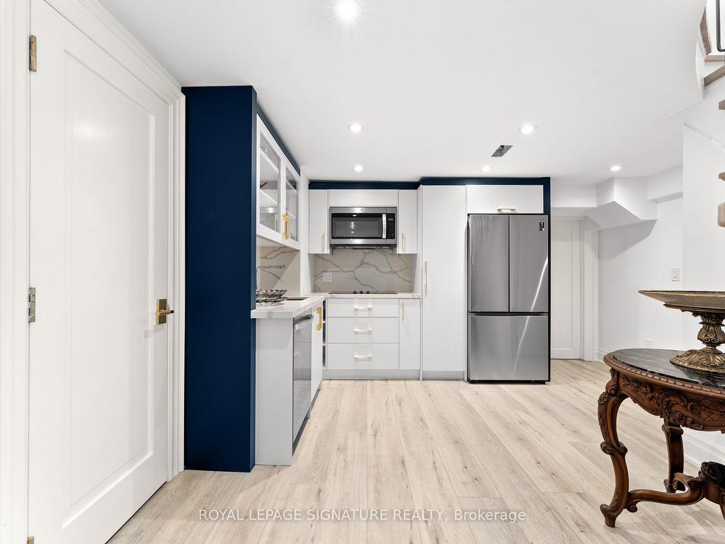 









108


Winchester

Lane,
Richmond Hill,




ON
L4C 6Y7

