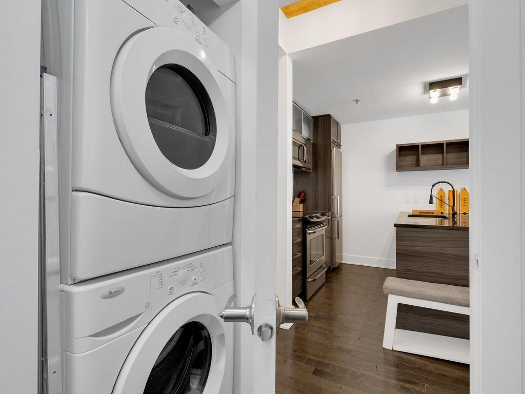 









225


Rue de la Montagne

, 812,
Montréal (Le Sud-Ouest),




QC
H3C2A6

