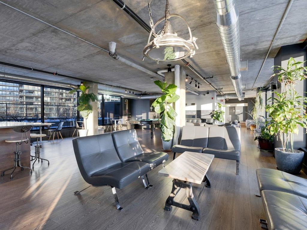









225


Rue de la Montagne

, 812,
Montréal (Le Sud-Ouest),




QC
H3C2A6


