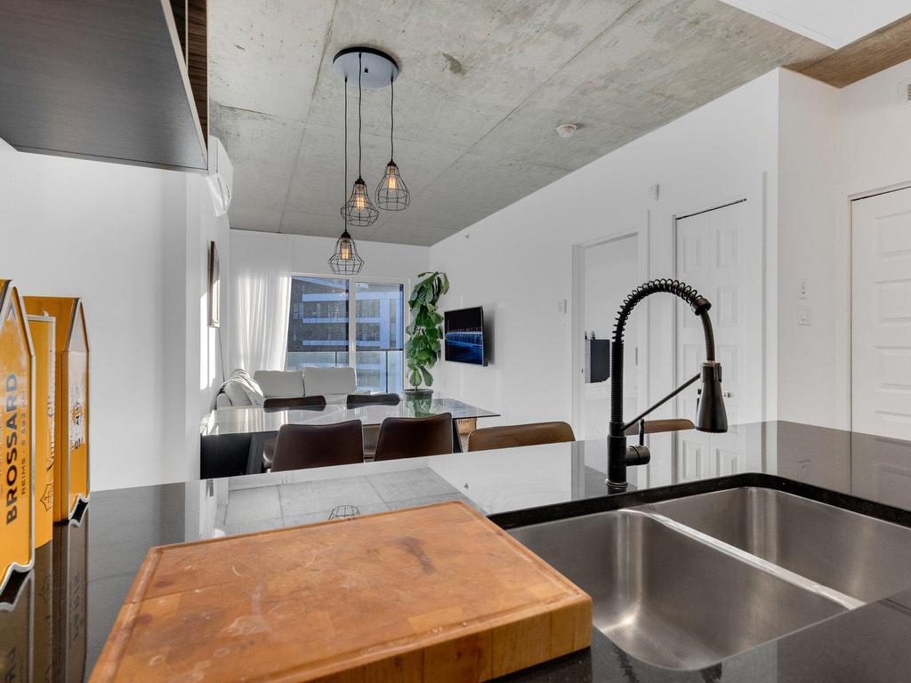 









225


Rue de la Montagne

, 812,
Montréal (Le Sud-Ouest),




QC
H3C2A6

