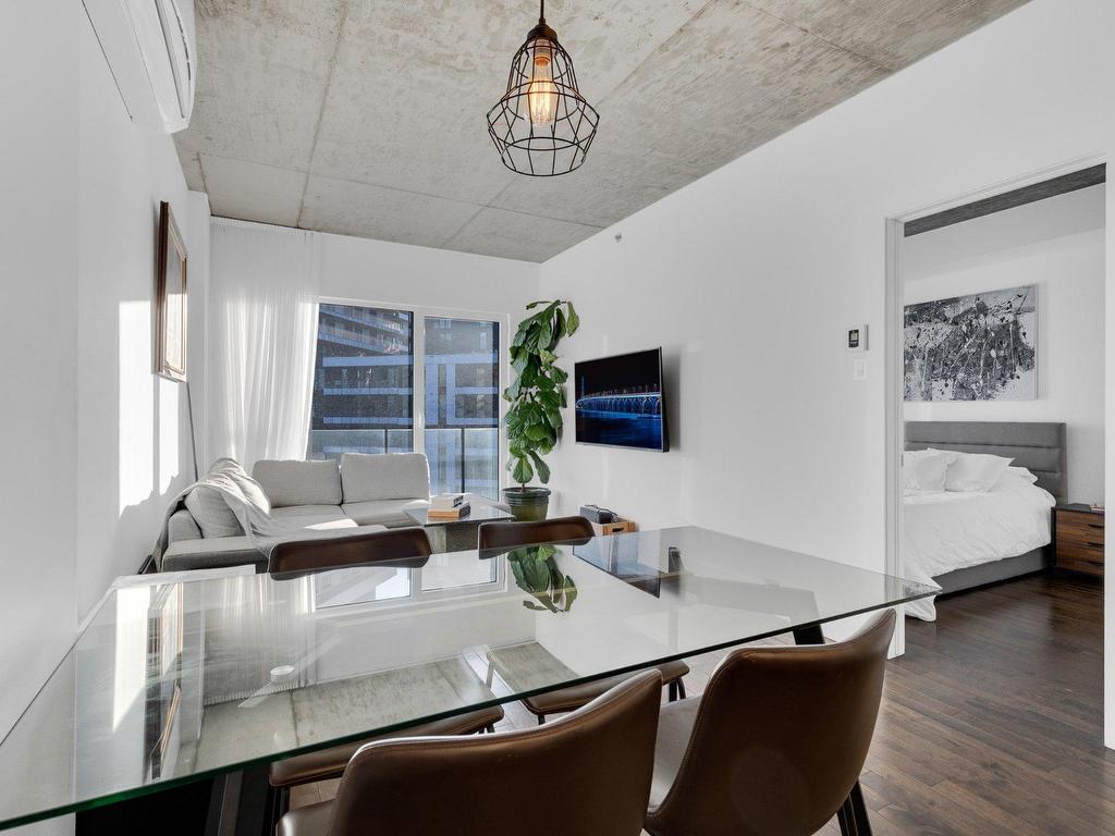 









225


Rue de la Montagne

, 812,
Montréal (Le Sud-Ouest),




QC
H3C2A6

