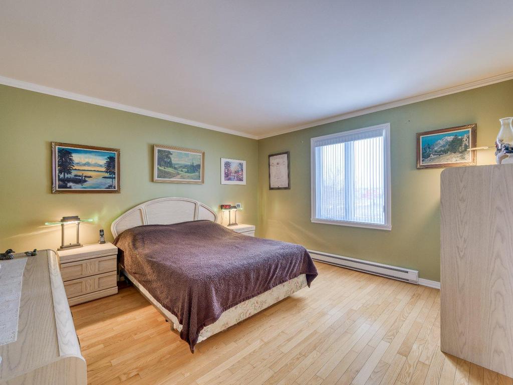 









566


Rue Château Bello

,
Sainte-Marthe-sur-le-Lac,




QC
J0N1P0

