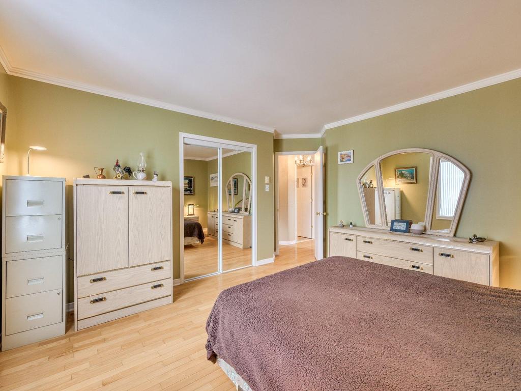 









566


Rue Château Bello

,
Sainte-Marthe-sur-le-Lac,




QC
J0N1P0

