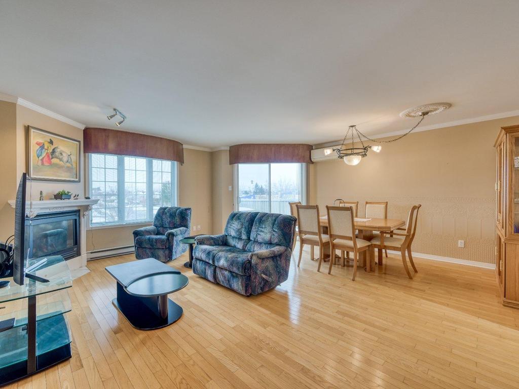 









566


Rue Château Bello

,
Sainte-Marthe-sur-le-Lac,




QC
J0N1P0

