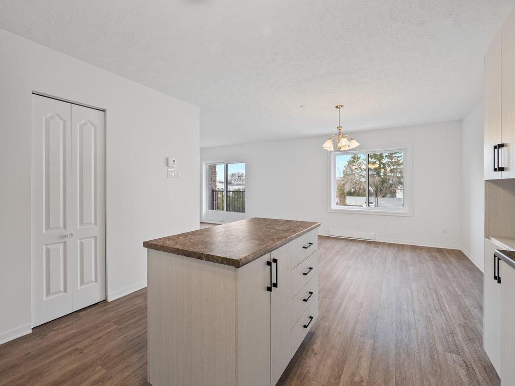 









355


Rue St-Jacques

, 206,
Granby,




QC
J2G3N5

