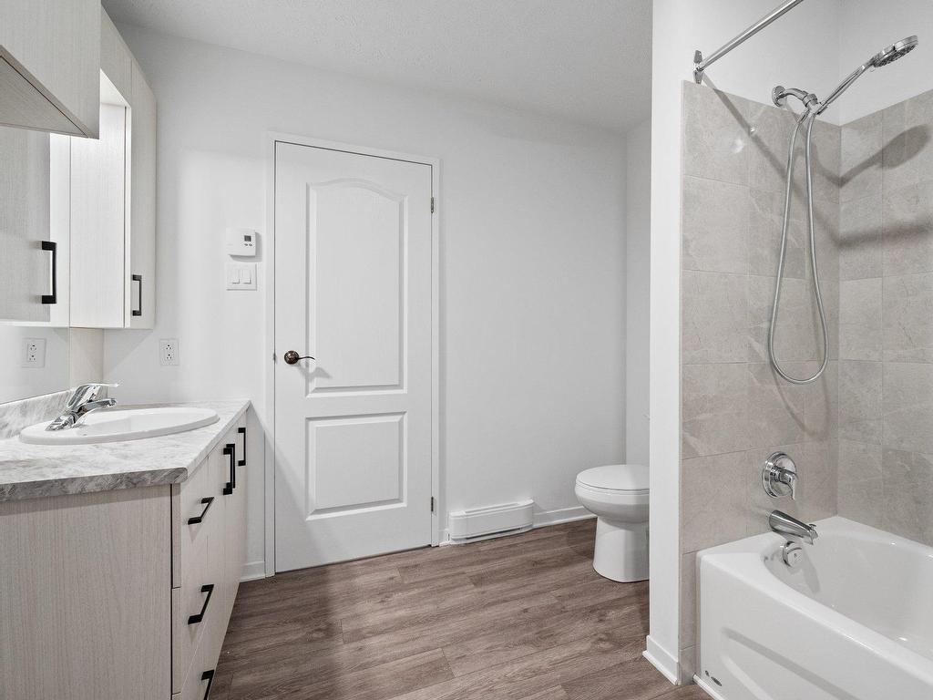 









355


Rue St-Jacques

, 206,
Granby,




QC
J2G3N5

