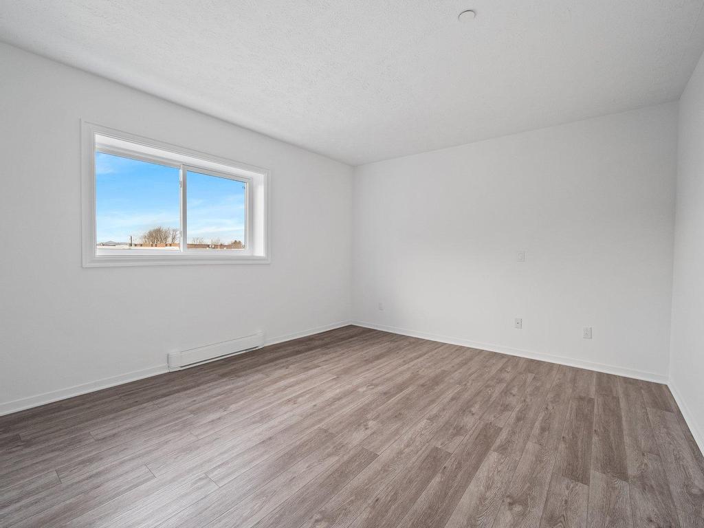 









355


Rue St-Jacques

, 206,
Granby,




QC
J2G3N5

