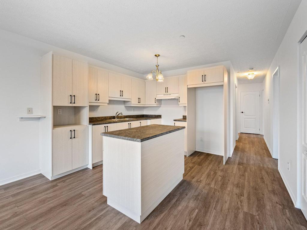 









355


Rue St-Jacques

, 206,
Granby,




QC
J2G3N5

