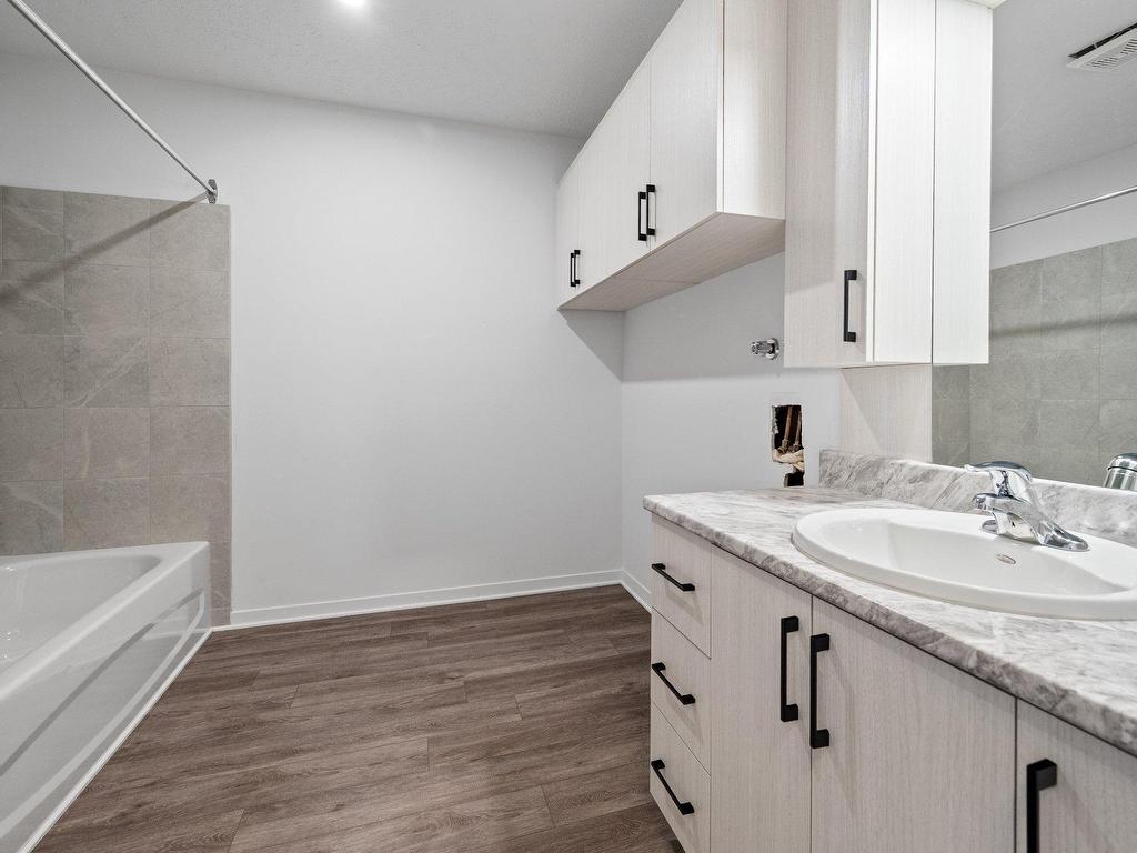 









355


Rue St-Jacques

, 206,
Granby,




QC
J2G3N5

