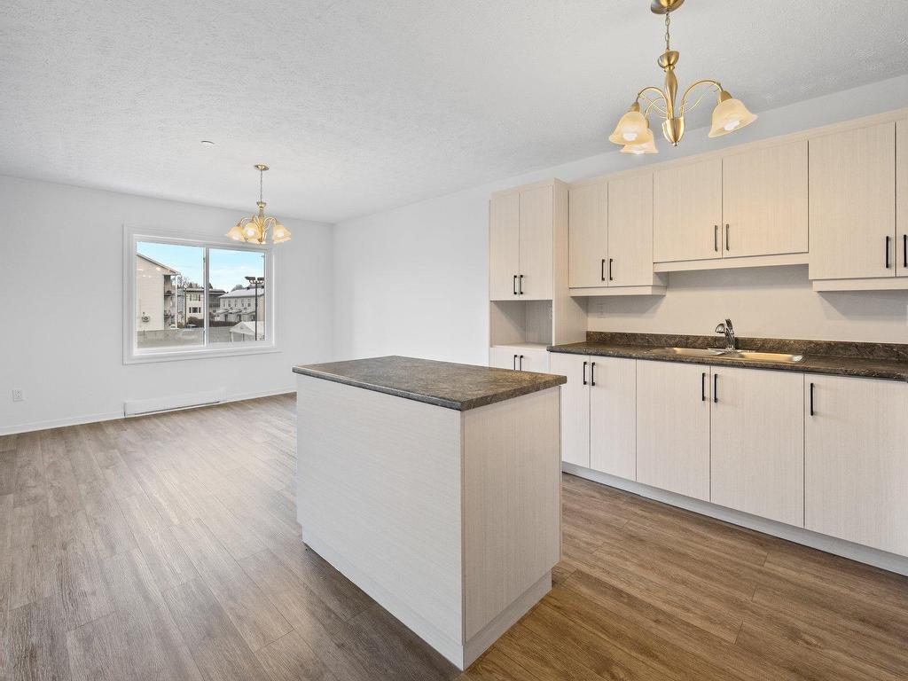 









355


Rue St-Jacques

, 206,
Granby,




QC
J2G3N5

