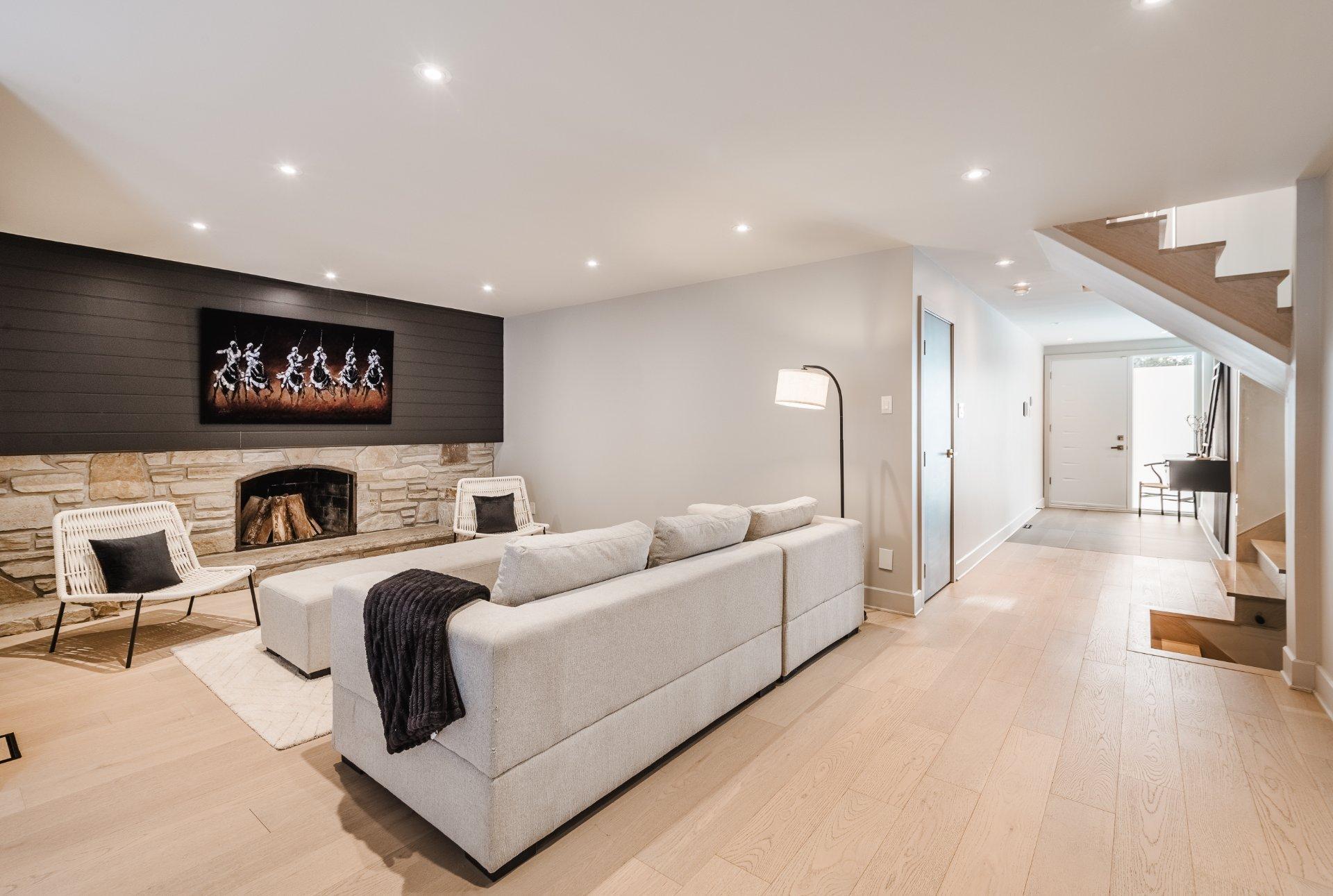 









2090


Rue Montarville

,
Saint-Bruno-de-Montarville,




QC
J3V3V7

