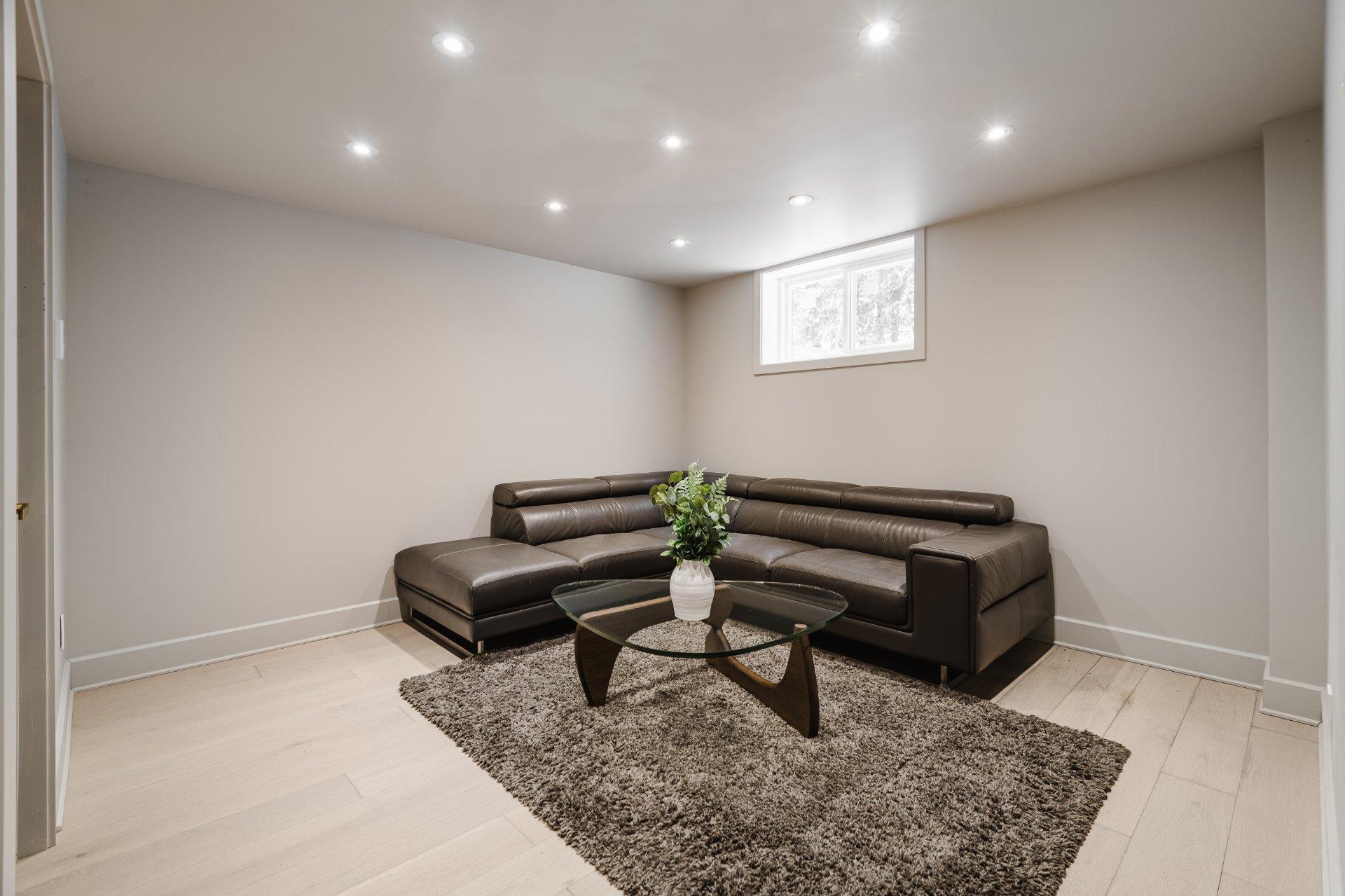 









2090


Rue Montarville

,
Saint-Bruno-de-Montarville,




QC
J3V3V7

