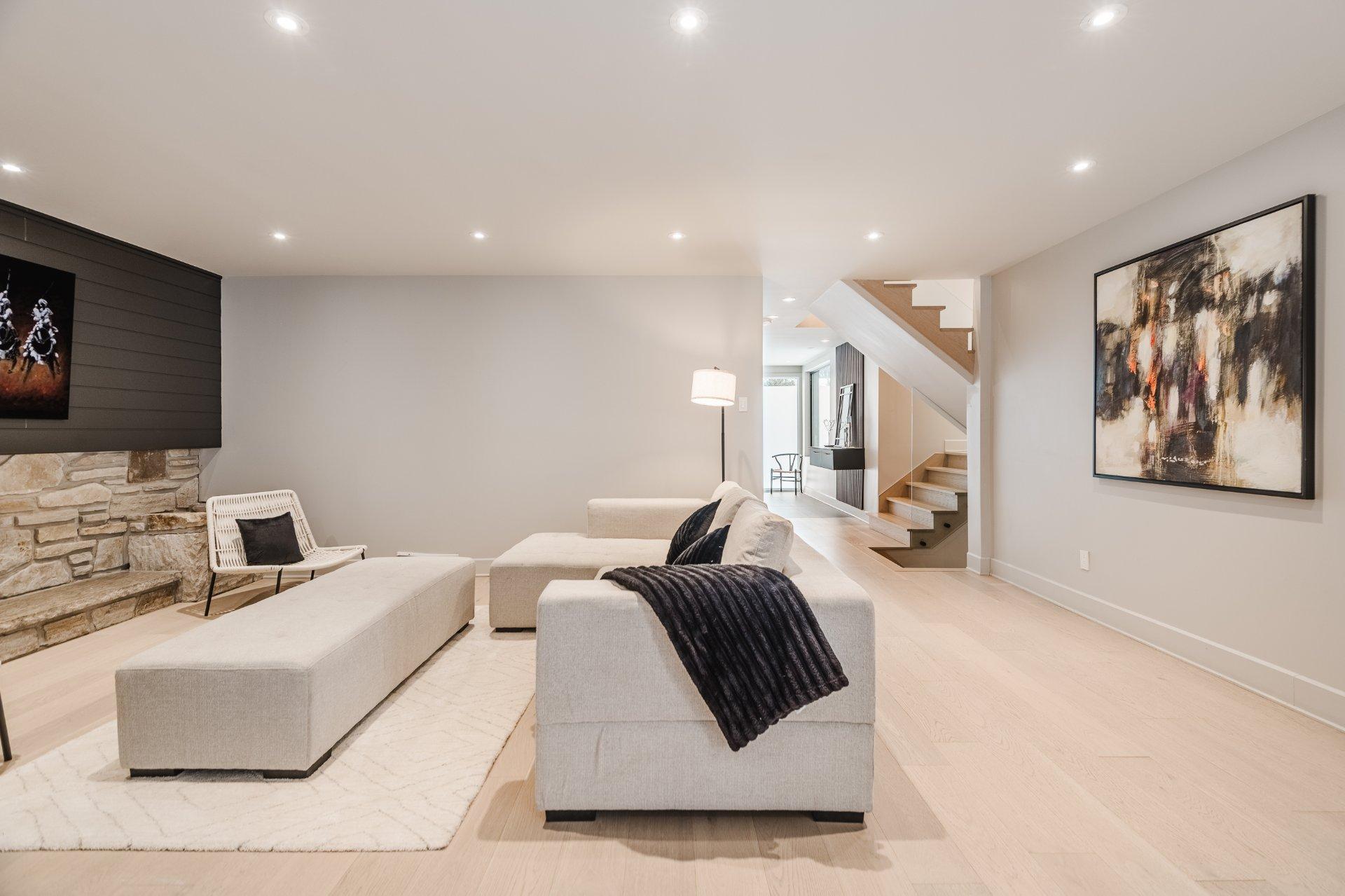 









2090


Rue Montarville

,
Saint-Bruno-de-Montarville,




QC
J3V3V7

