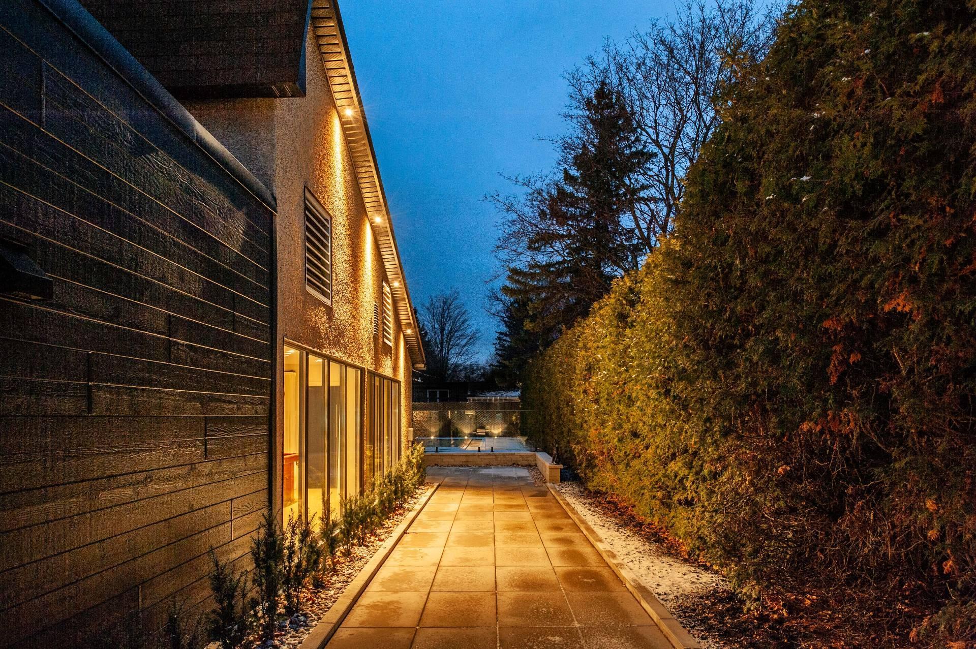 









2090


Rue Montarville

,
Saint-Bruno-de-Montarville,




QC
J3V3V7

