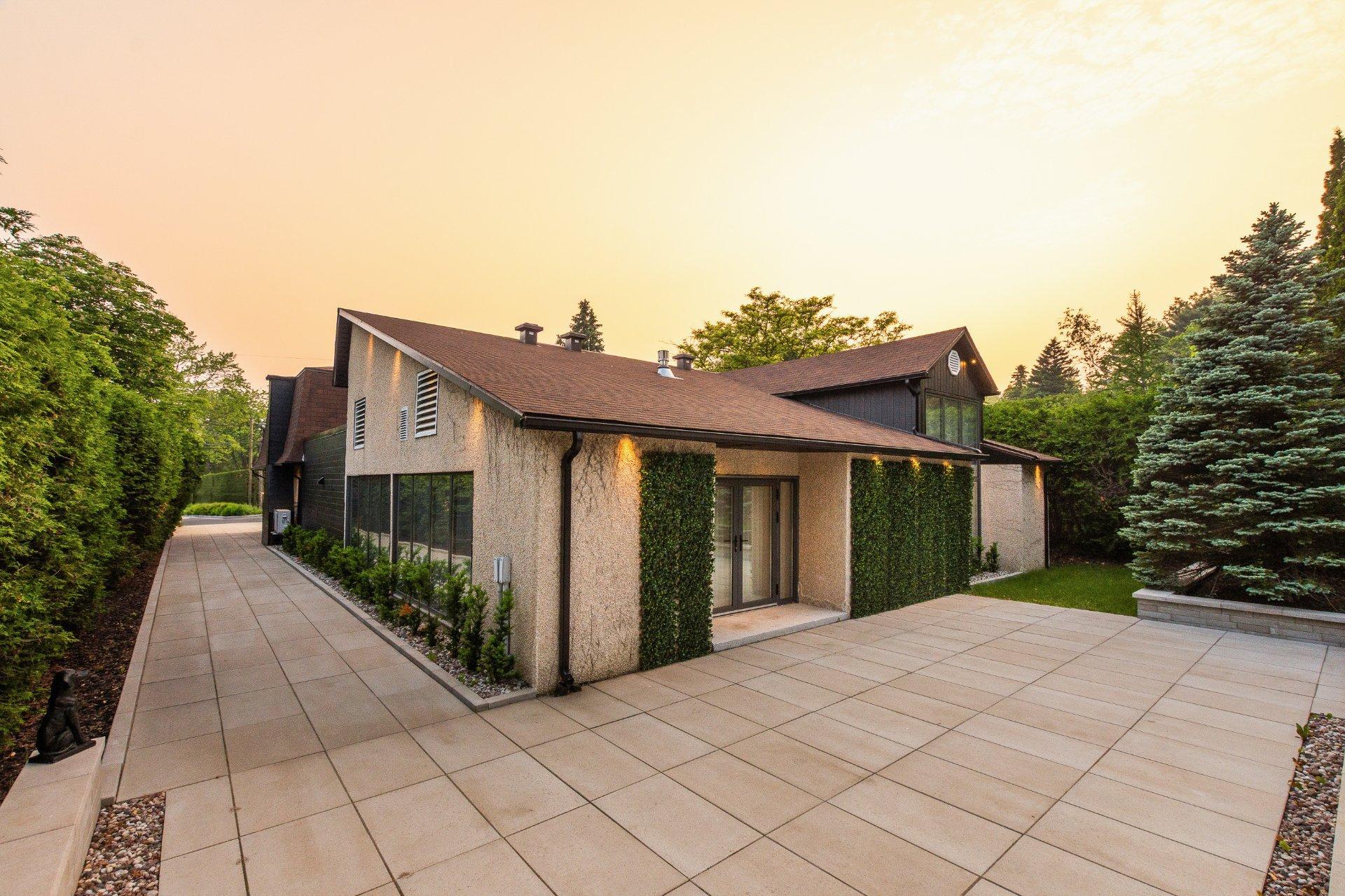 









2090


Rue Montarville

,
Saint-Bruno-de-Montarville,




QC
J3V3V7

