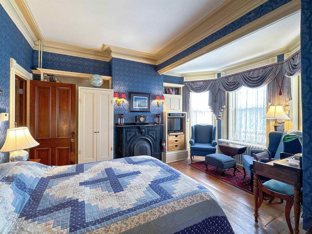 












121 North River Road

,
Charlottetown,




PE
C1A 3K7

