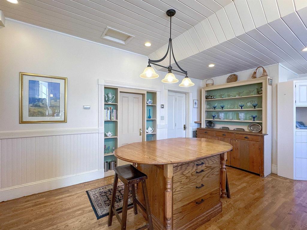 












121 North River Road

,
Charlottetown,




PE
C1A 3K7

