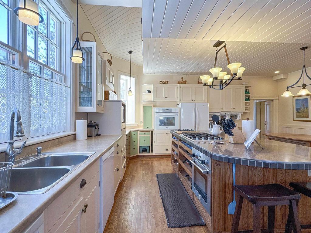 












121 North River Road

,
Charlottetown,




PE
C1A 3K7

