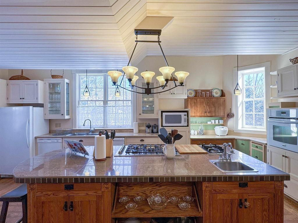 












121 North River Road

,
Charlottetown,




PE
C1A 3K7


