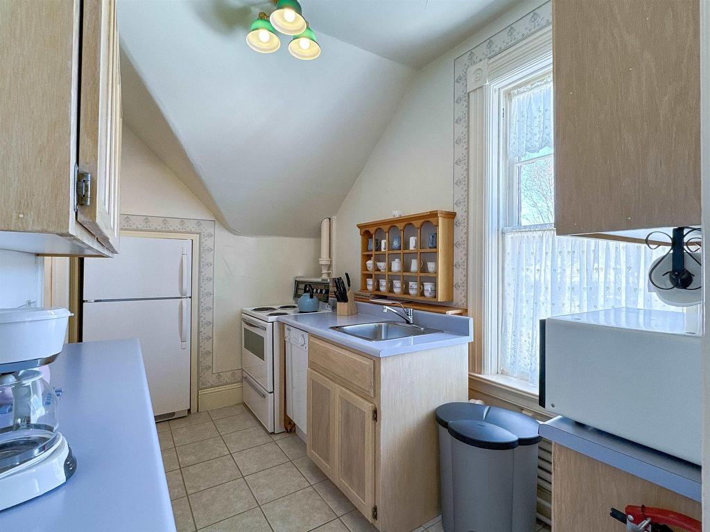 












121 North River Road

,
Charlottetown,




PE
C1A 3K7

