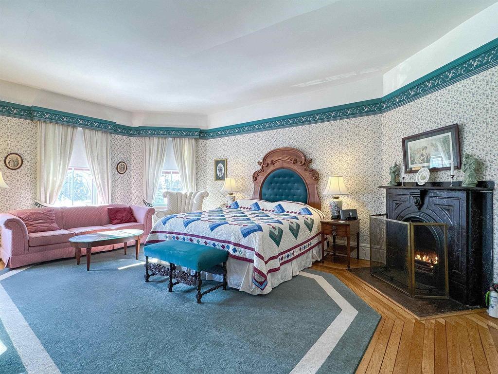 












121 North River Road

,
Charlottetown,




PE
C1A 3K7

