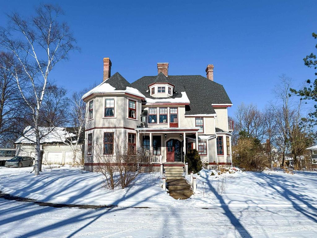 












121 North River Road

,
Charlottetown,




PE
C1A 3K7

