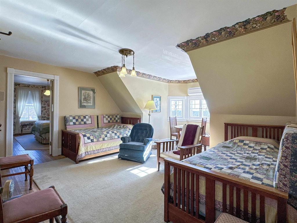 












121 North River Road

,
Charlottetown,




PE
C1A 3K7

