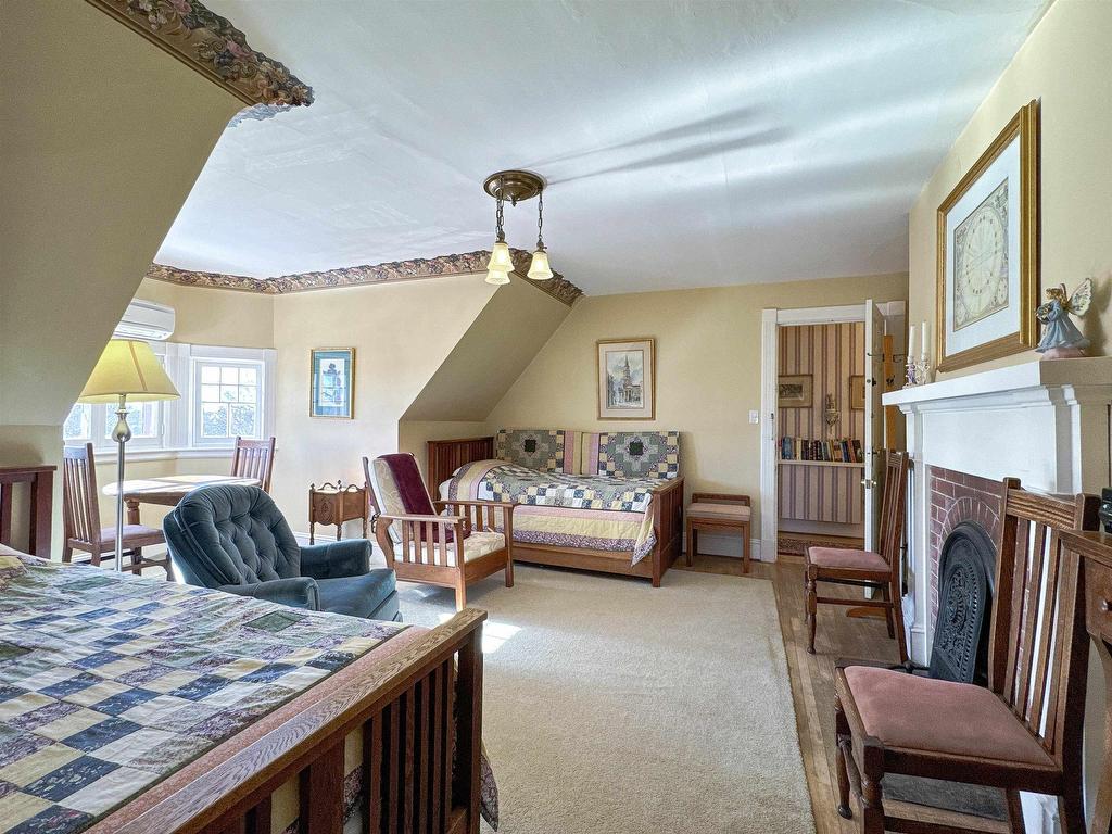 












121 North River Road

,
Charlottetown,




PE
C1A 3K7

