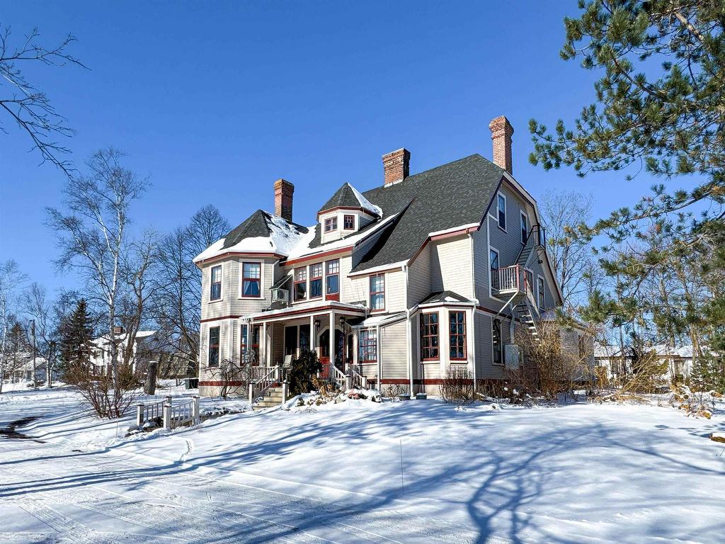 












121 North River Road

,
Charlottetown,




PE
C1A 3K7

