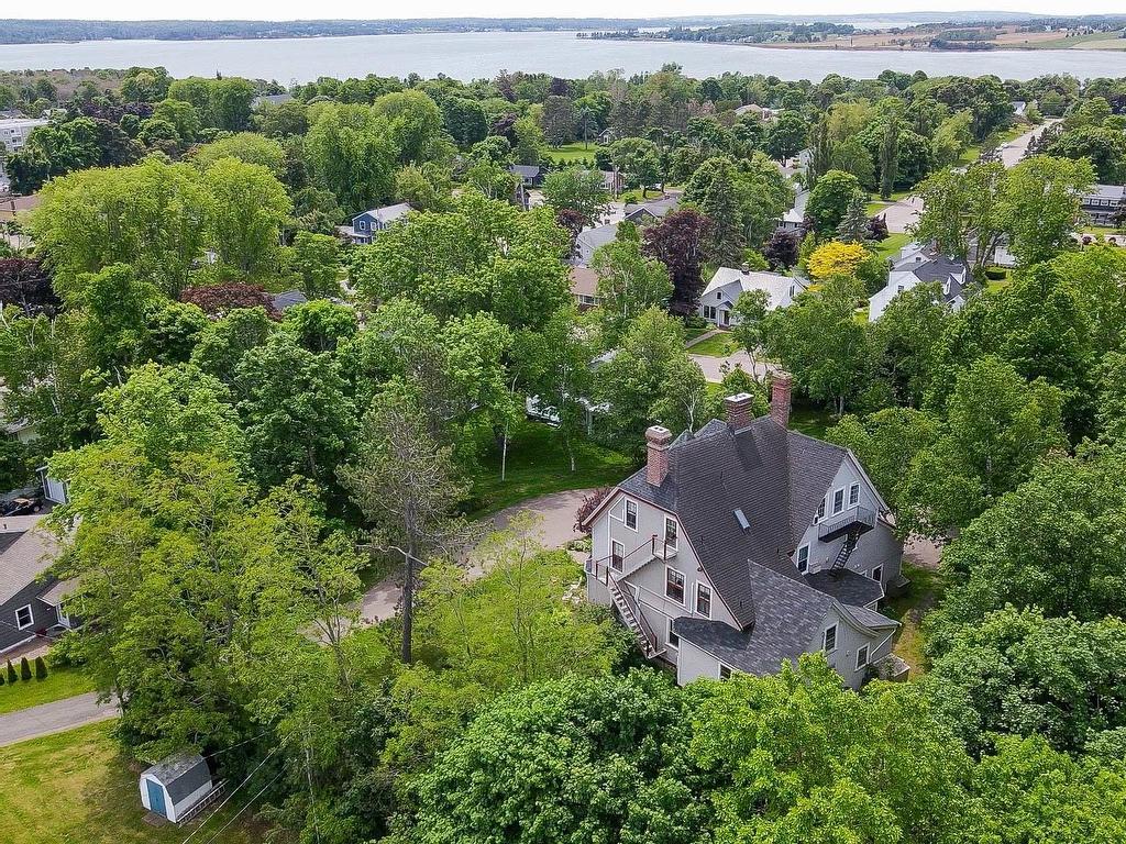 












121 North River Road

,
Charlottetown,




PE
C1A 3K7


