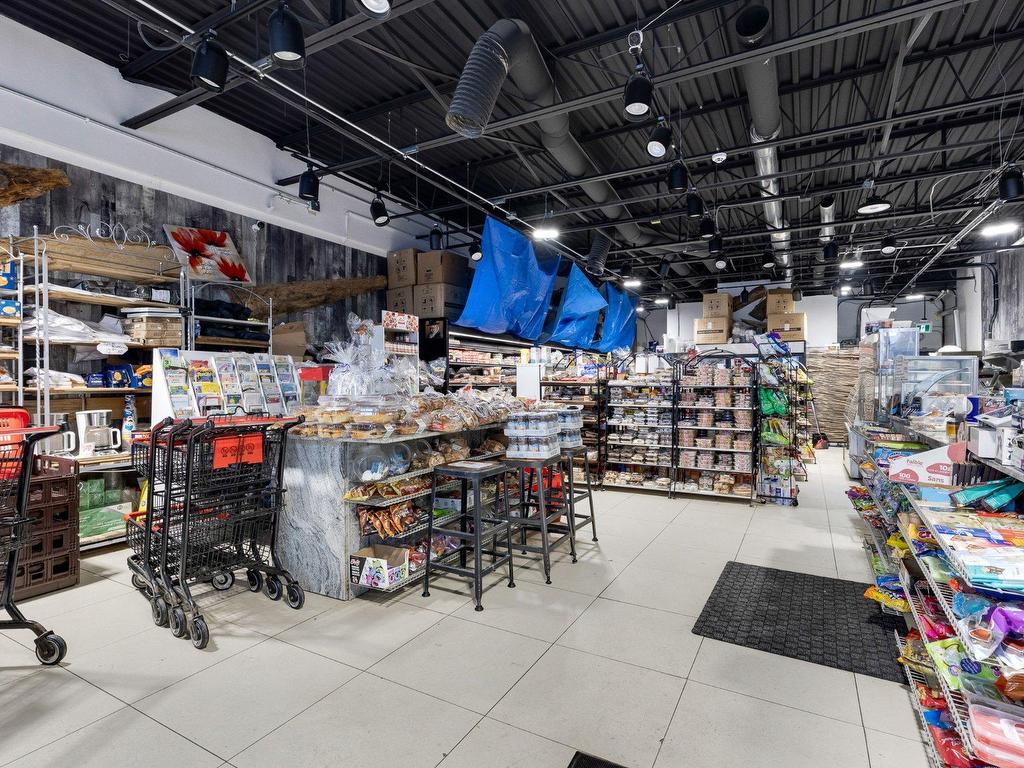 









2135

 - 2141


Rue St-Louis

,
Montréal (Saint-Laurent),




QC
H4M1P1

