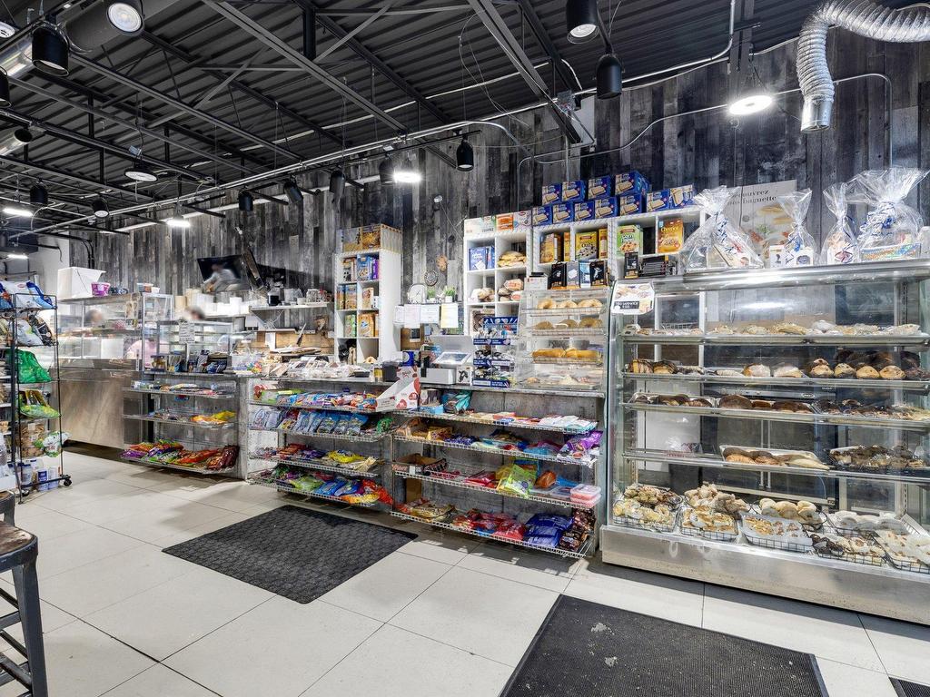 









2135

 - 2141


Rue St-Louis

,
Montréal (Saint-Laurent),




QC
H4M1P1

