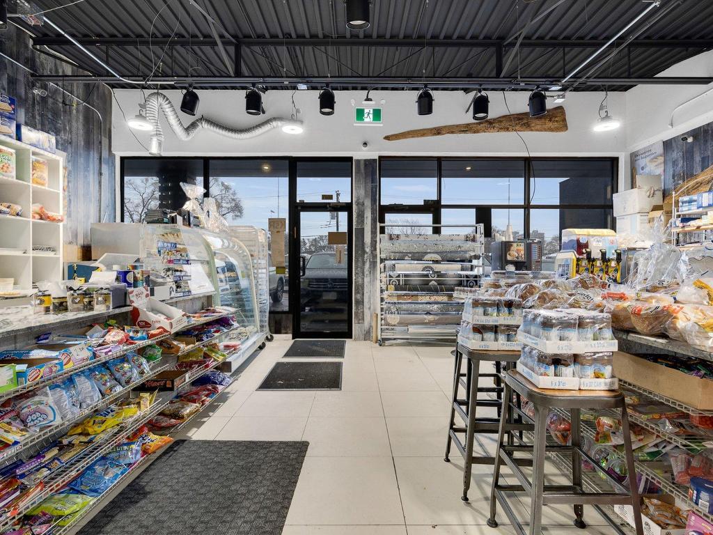 









2135

 - 2141


Rue St-Louis

,
Montréal (Saint-Laurent),




QC
H4M1P1

