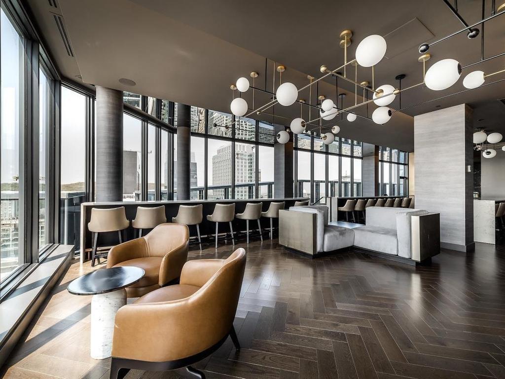 









1288


Rue St-Antoine O.

, 1009,
Montréal (Ville-Marie),




QC
H3C0X6

