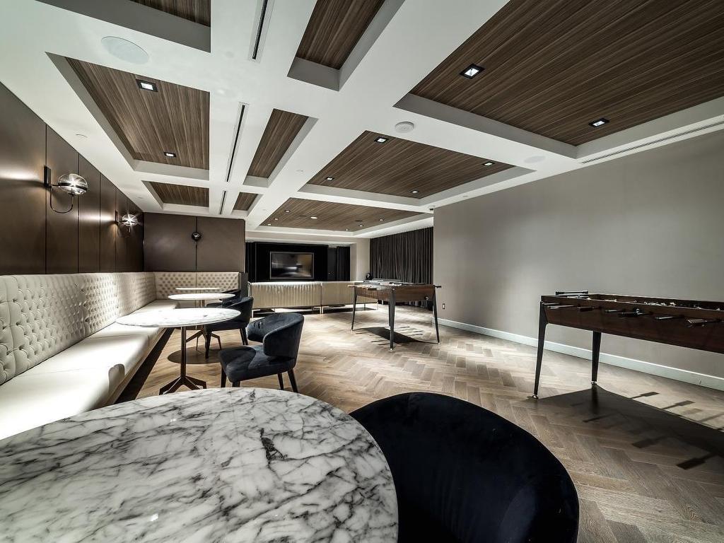 









1288


Rue St-Antoine O.

, 1009,
Montréal (Ville-Marie),




QC
H3C0X6

