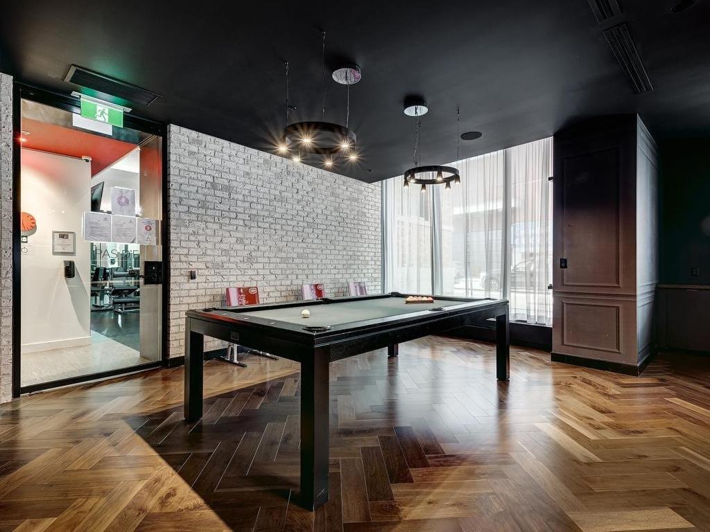 









1288


Rue St-Antoine O.

, 1009,
Montréal (Ville-Marie),




QC
H3C0X6

