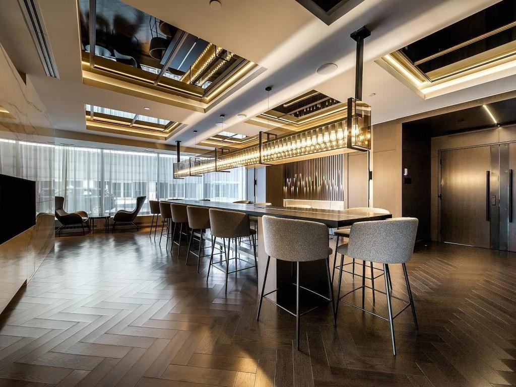 









1288


Rue St-Antoine O.

, 1009,
Montréal (Ville-Marie),




QC
H3C0X6

