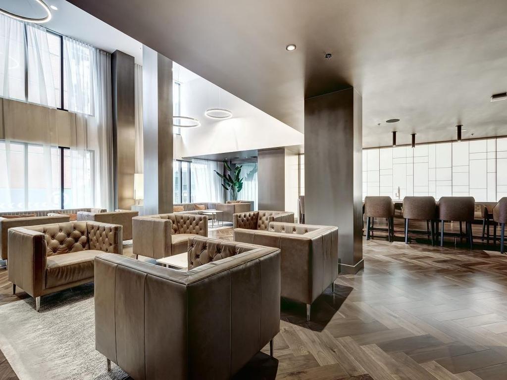 









1288


Rue St-Antoine O.

, 1009,
Montréal (Ville-Marie),




QC
H3C0X6

