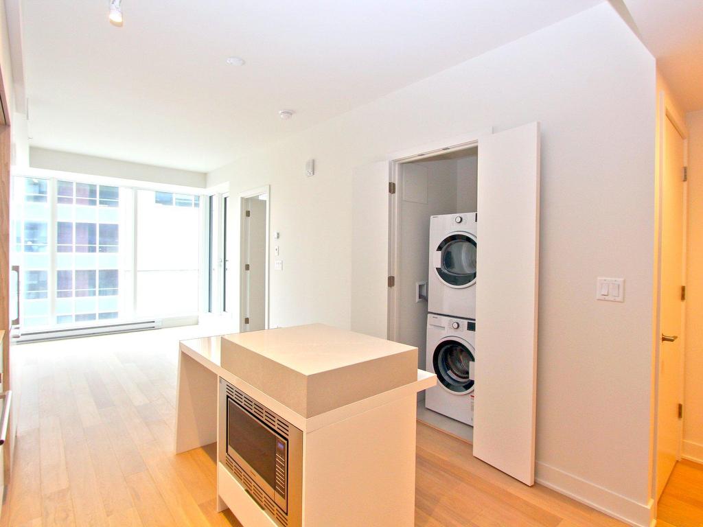 









1288


Rue St-Antoine O.

, 1009,
Montréal (Ville-Marie),




QC
H3C0X6

