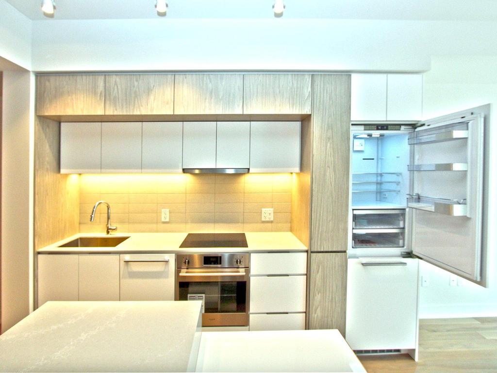 









1288


Rue St-Antoine O.

, 1009,
Montréal (Ville-Marie),




QC
H3C0X6

