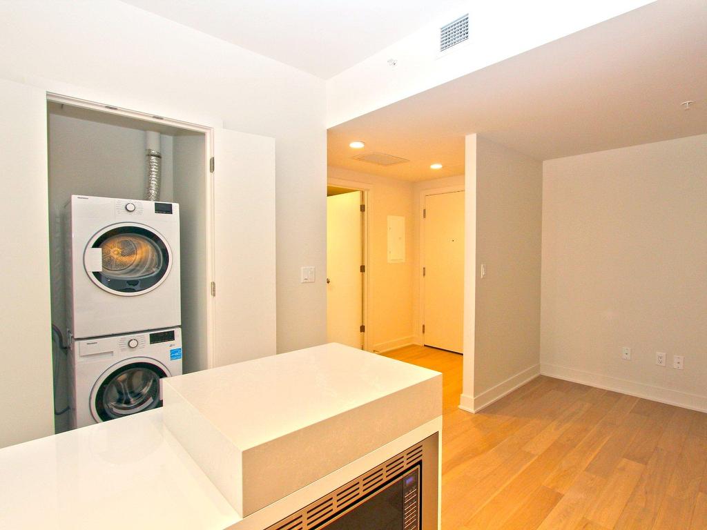









1288


Rue St-Antoine O.

, 1009,
Montréal (Ville-Marie),




QC
H3C0X6

