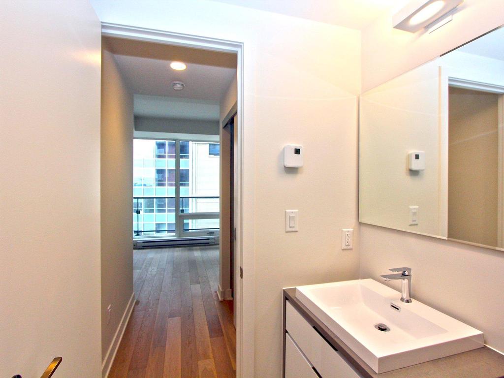 









1288


Rue St-Antoine O.

, 1009,
Montréal (Ville-Marie),




QC
H3C0X6

