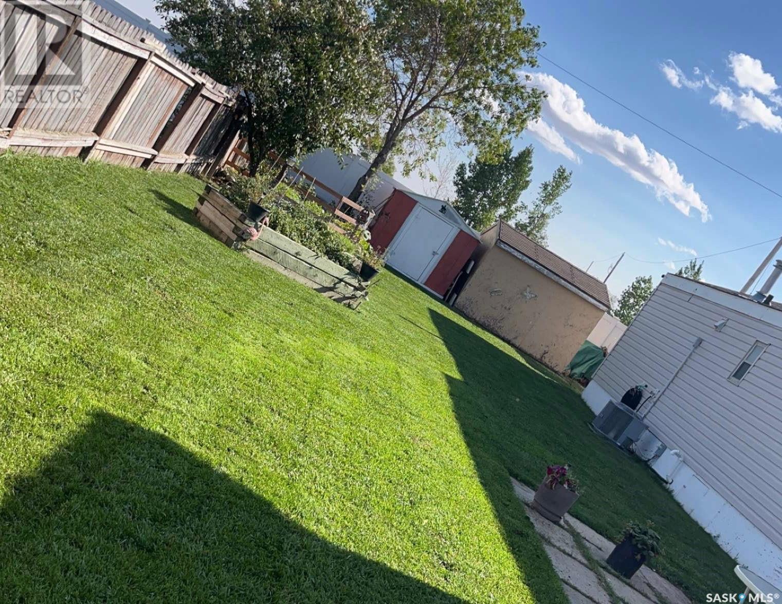 












75 Jackson DRIVE

,
Kindersley,




Saskatchewan
S0L1S1

